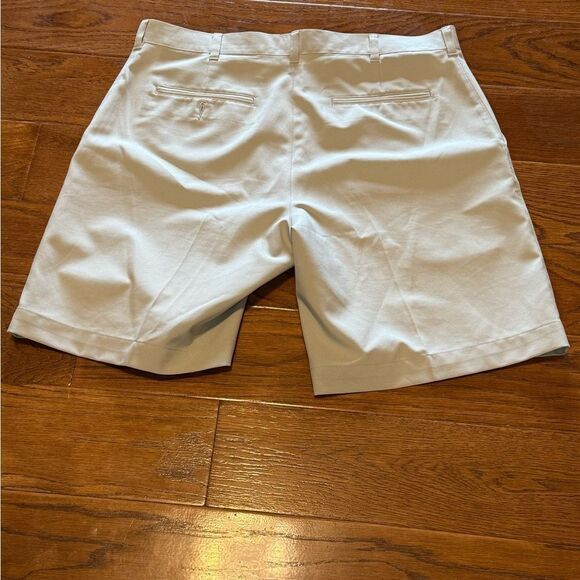 PGA Tour size 36 Men's Classic khaki golf Shorts - Picture 3 of 10